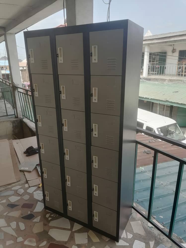 18 doors workers locker cabinet 